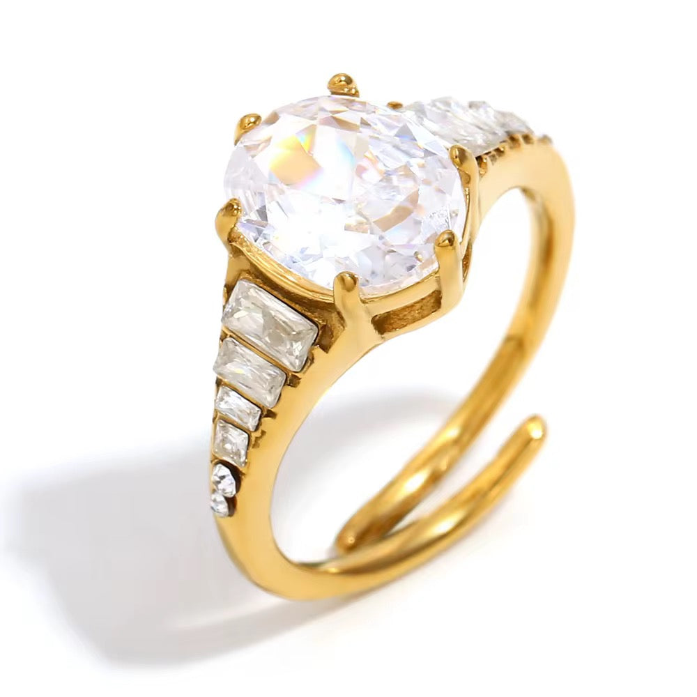 The Lumière Oval Statement Ring