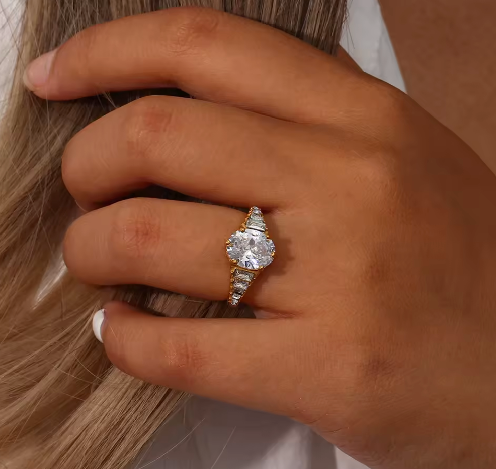 The Lumière Oval Statement Ring